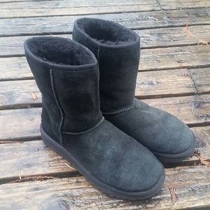 Women's Short Black Ugg Boots Sz 9